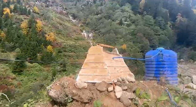 Rize'de Ayder Yaylası'nda mezar gibi görünen bir su deposu, Hüseyin