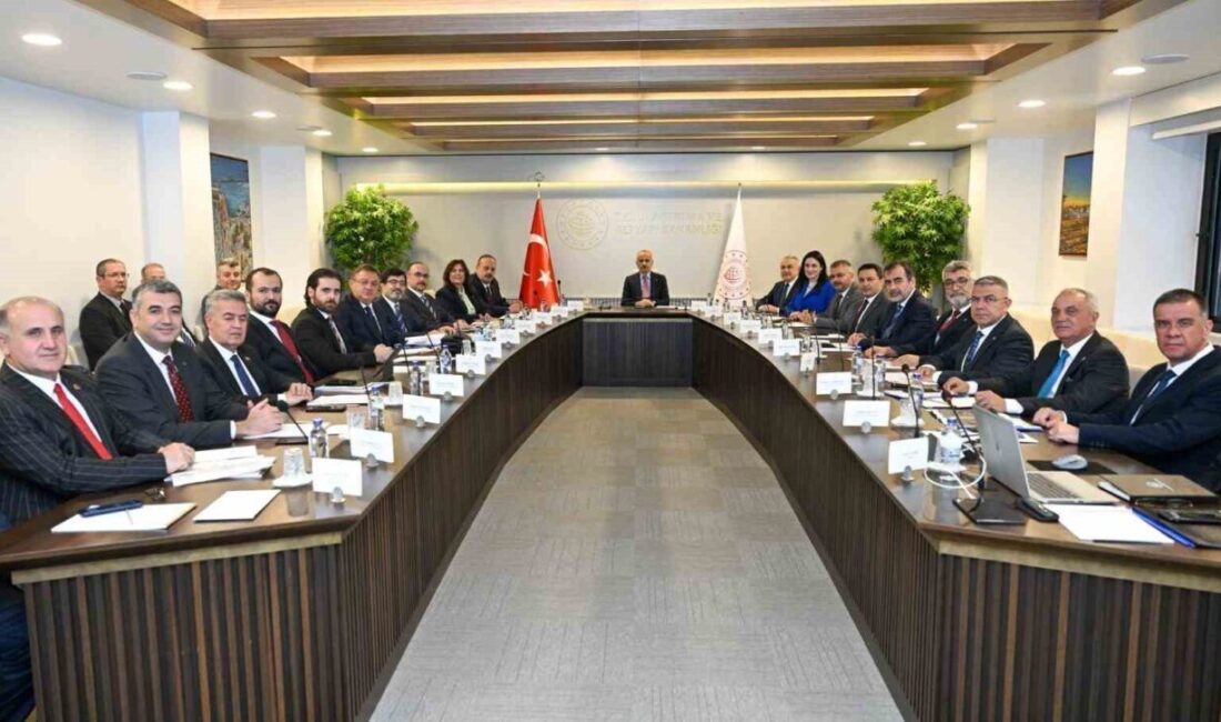 Aydın’da Yeni Banliyö Hattı Projesiyle Ulaşımda Dönüşüm Başlıyor Aydın Büyükşehir Belediye Başkanı Özlem Çerçioğlu, Vali Yakup Canbolat ve