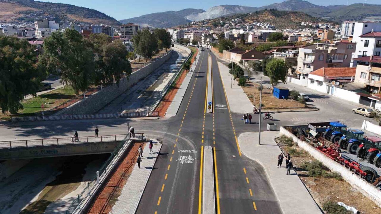 Aydın Büyükşehir Belediyesi, Yüksel Yalova Caddesi'nde tamamladığı yollar ve kaldırım