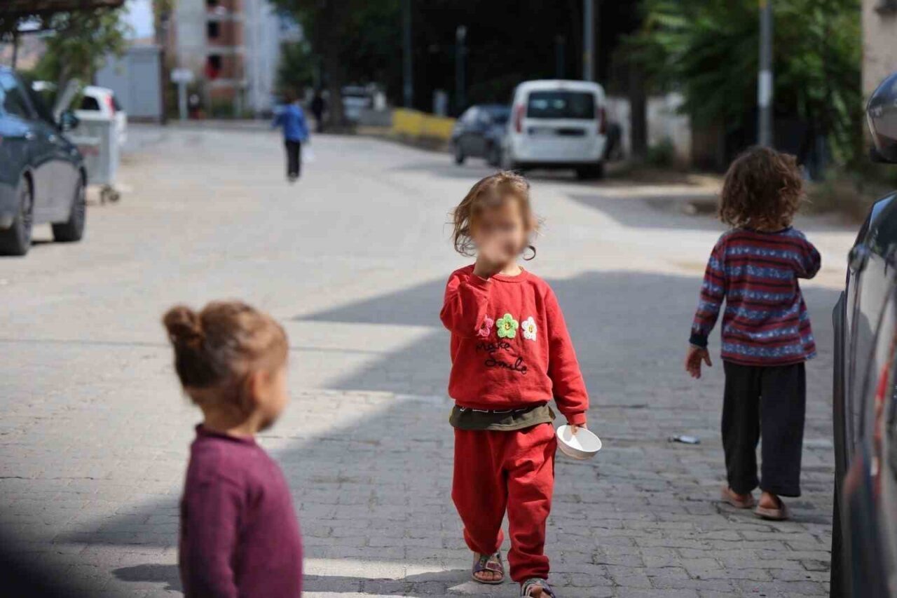 Aydın'ın Efeler merkezine ek olarak Köşk ilçesinde de çocuk dilenciler