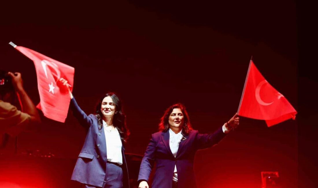 Aydın’da Cumhuriyet Bayramı Kutlamalarında 60 Bin Kişi Tekstil Park’ta Bir Araya Geldi Aydın'da Cumhuriyet'in 102. yılı coşku içinde kutlandı. Aydınfest'in son gününde