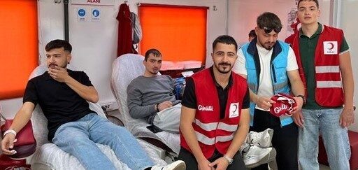 Aydın'ın Yenipazar ve Karacasu ilçelerinde yurtlarda kalan öğrenciler, Kızılay Haftası