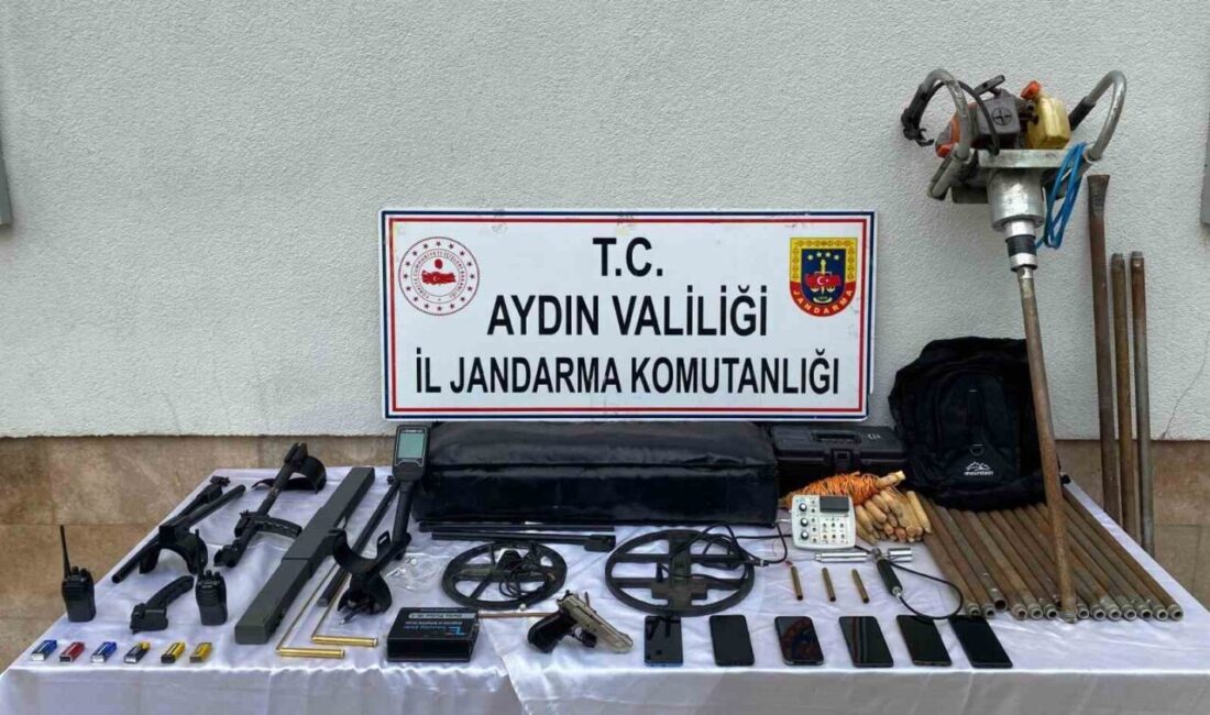 Aydın’da tarihi eser bulmak amacıyla kaçak kazı yapan kişilerin evlerinde geniş çaplı arama yapıldı Aydın'da, tarihi eser bulma amacıyla kaçak kazı yapan altı kişi,