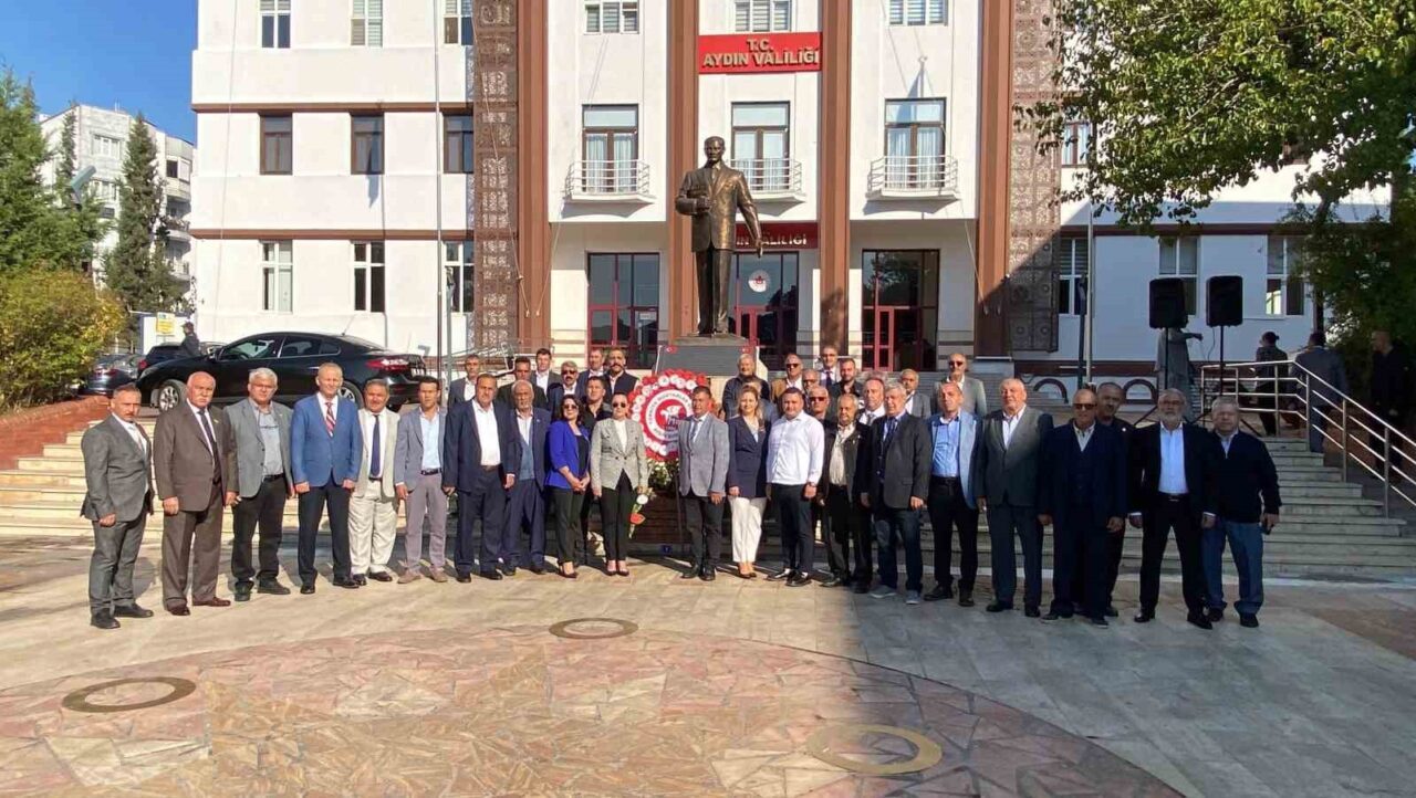 Aydın Efeler'de 19 Ekim Muhtarlar Günü, düzenlenen törenle kutlandı. Aydın