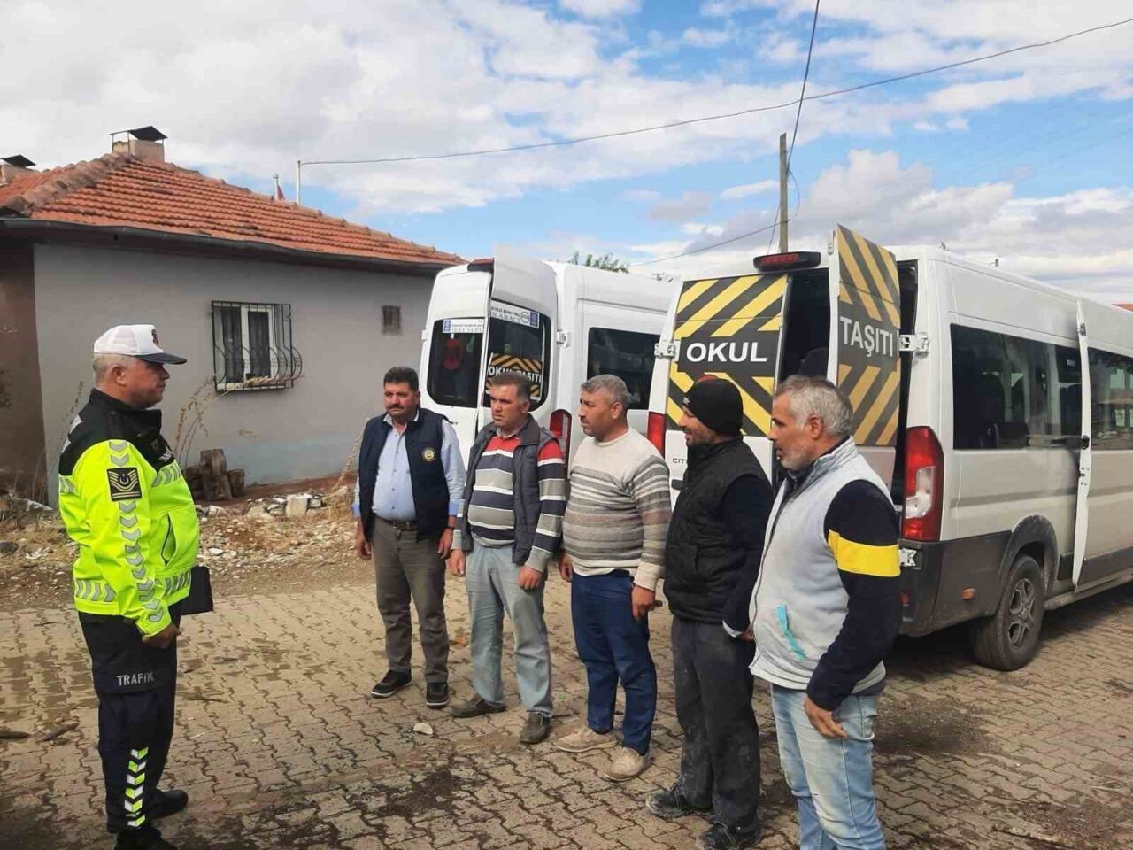 Aydın'ın Bozdoğan ve Koçarlı ilçelerinde jandarma, öğrenci güvenliği için okul