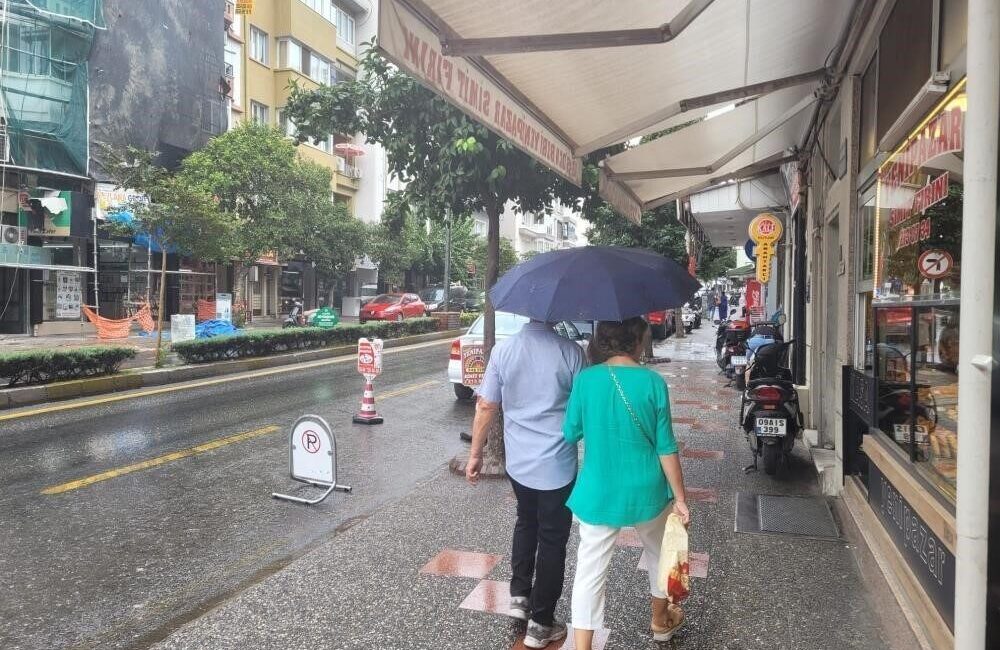 Aydın’ın Batısında Bu Gece Gök Gürültülü Sağanak Yağışlar Etkili Olacak Meteoroloji, Aydın'ın batısında bu geceye kadar sürecek olan sağanak ve