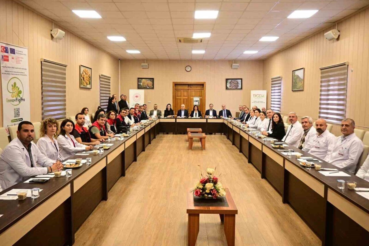 Aydın'da, incirin korunması ve kalitesinin artırılması amacıyla düzenlenen toplantıya Aydın