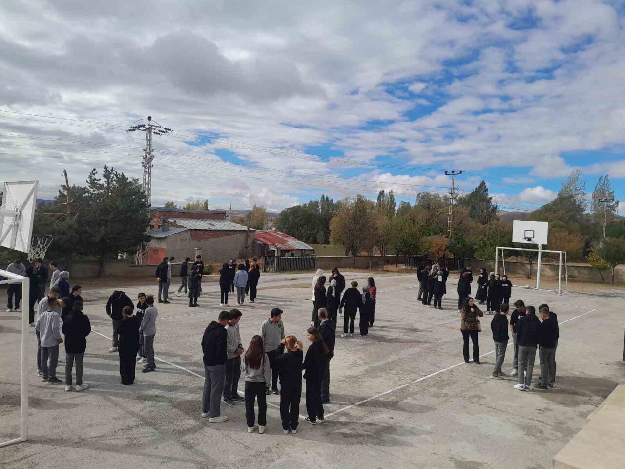 Aydıntepe'deki okullarda Uluslararası Dünya Afet Risklerini Azaltma Günü dolayısıyla tatbikat