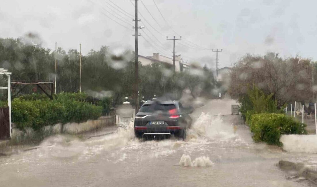 Balıkesir’in Ayvalık ilçesinde sabah saatlerinde başlayan sağanak yağış, birçok işyeri