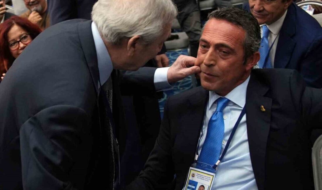 Fenerbahçe’de Aziz Yıldırım ile Ali Koç’un Samimi Diyalogları Dikkat Çekti Fenerbahçe'nin Olağan Yüksek Divan Kurulu Toplantısı'nda Aziz Yıldırım ile Ali