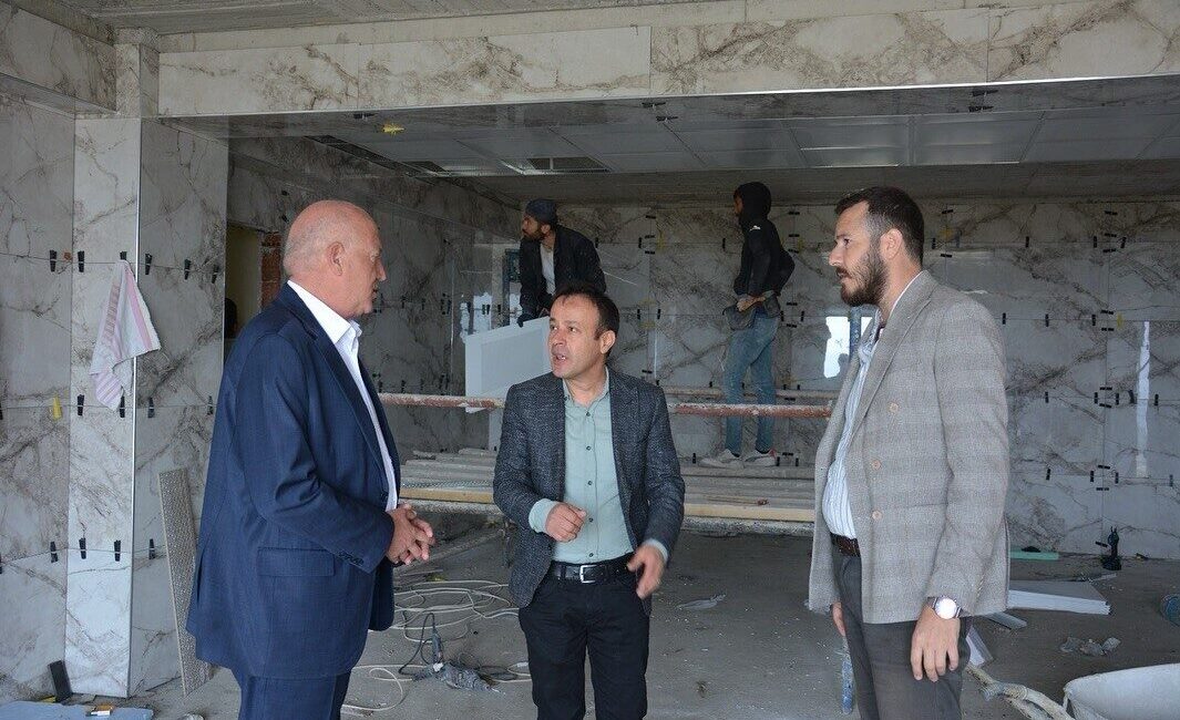 Babadağ Belediye Başkanı Kumral, Sosyal Tesislerin İnşaatını Yerinde İnceledi Babadağ Belediye Başkanı Murat Kumral, inşaatı süren sosyal tesislerdeki çalışmaları