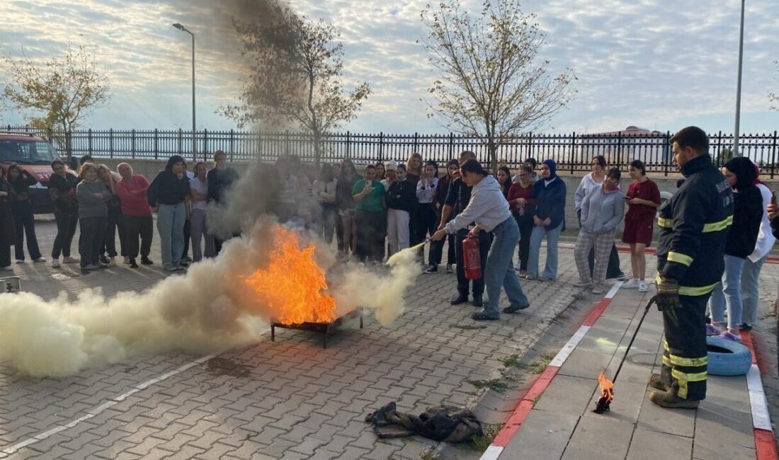 Kırklareli'nin Babaeski ilçesindeki KYK kız yurduna yönelik olarak itfaiye ekipleri
