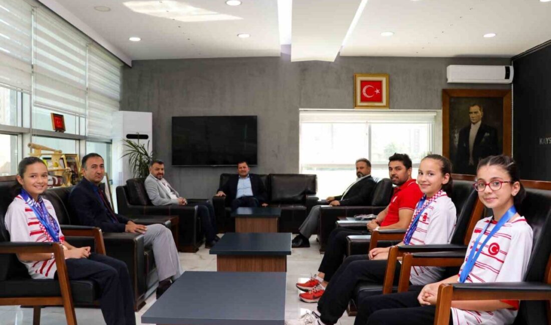 Kayseri’den Badminton Başarısı: Genç Sporcular Hırvatistan’da Derece Aldı Türkiye Sportif Yetenek Taraması programından seçilen badmintoncular, Kayseri Gençlik ve