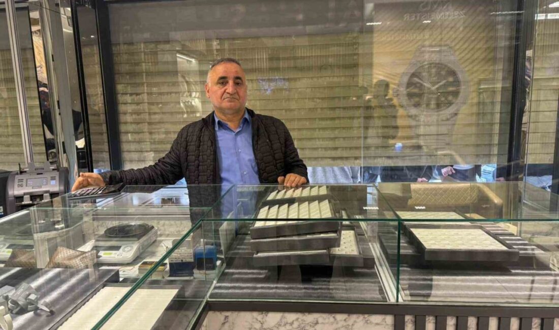 İstanbul Bahçelievler'de 4 maskeli hırsız, bir kuyumcudan 1 dakikada yaklaşık