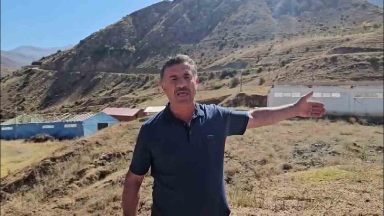 Erzurum'un İspir ilçesinde meydana gelen heyelan, üretici İsa Koca'nın çiftliğini