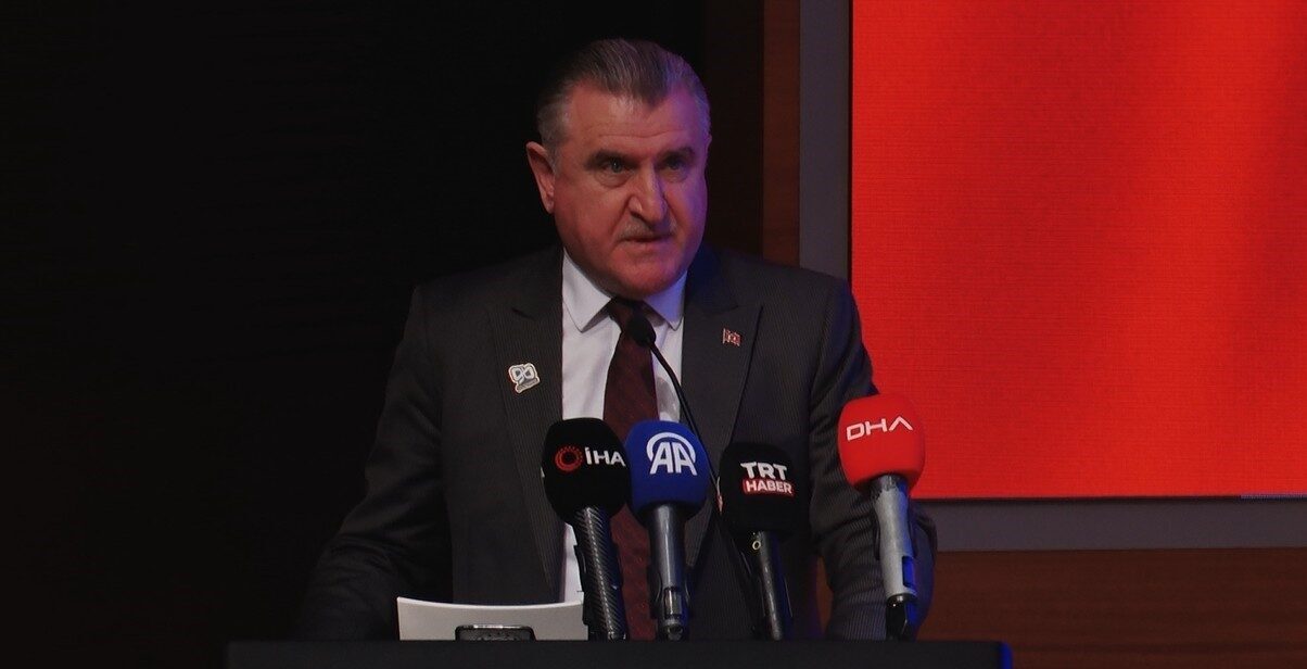 Gençlik ve Spor Bakanı Osman Aşkın Bak, 'GönüllüyüzBİZ' platformunun Ekim