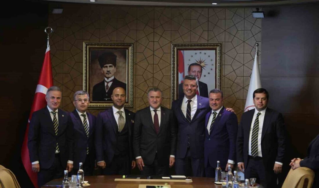 Gençlik ve Spor Bakanı Dr. Osman Aşkın Bak, Fenerbahçe Kulübü'nün