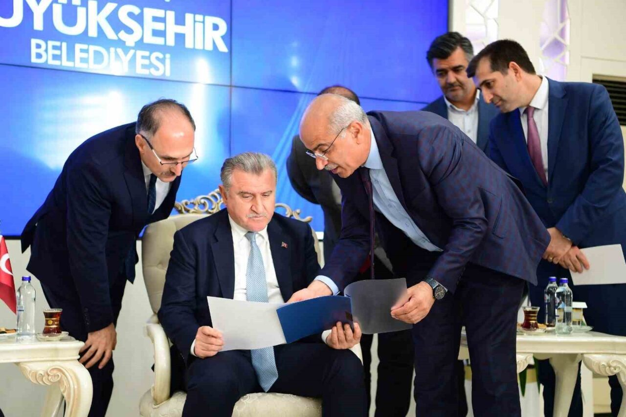 Gençlik ve Spor Bakanı Osman Aşkın Bak, Malatya’da gerçekleştirdiği ziyarette