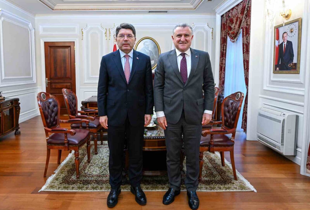 Gençlik ve Spor Bakanı Osman Aşkın Bak, Adalet Bakanı Yılmaz