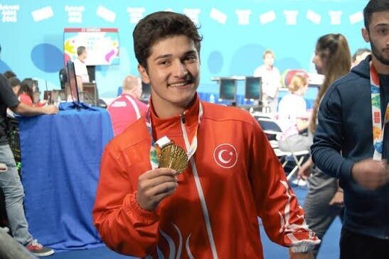 Gençlik ve Spor Bakanı Osman Aşkın Bak, Dünya Halter Şampiyonası'nda