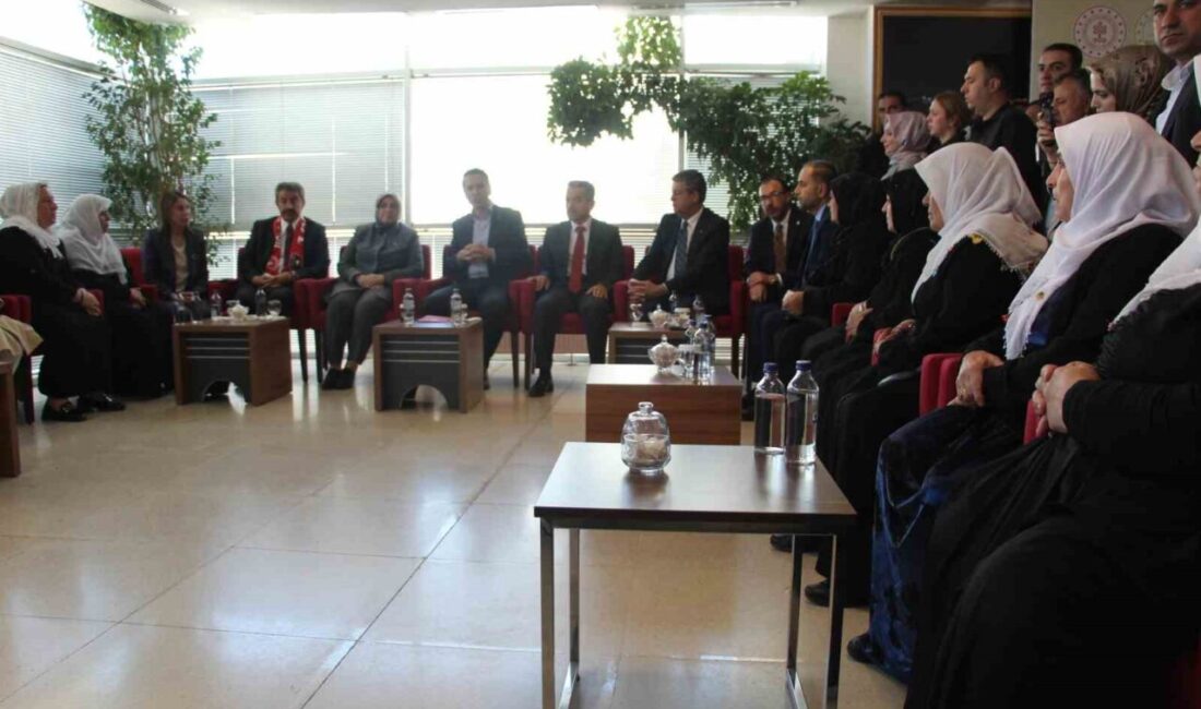 Bakan Alparslan Bayraktar, Şırnak’ta Ziyaret ve İncelemelerde Bulundu Enerji ve Tabii Kaynaklar Bakanı Alparslan Bayraktar, Şırnak'ta Valiliği ziyaret