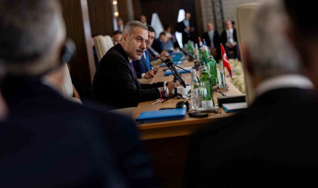 Dışişleri Bakanı Hakan Fidan, Azerbaycan'da düzenlenen Türk Devletleri Teşkilatı Zirvesi'nde