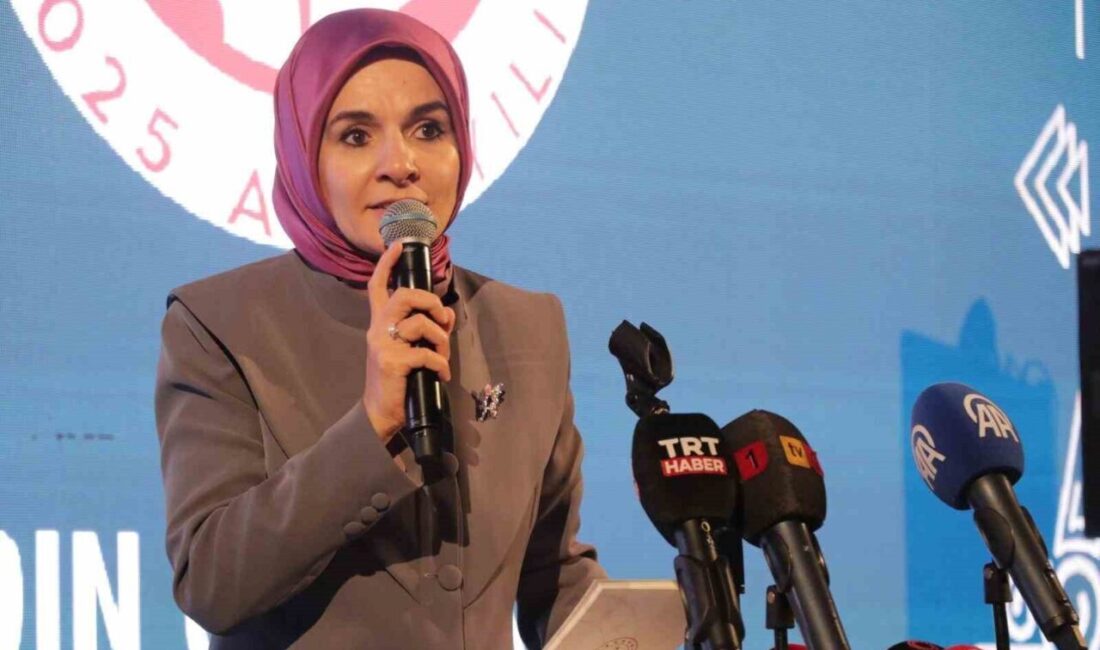 Kadınların Sivil Toplumda Aktif Rolü, Aile Değerlerini Güçlendiriyor Aile ve Sosyal Hizmetler Bakanı Mahinur Özdemir Göktaş, Kayseri'de düzenlenen