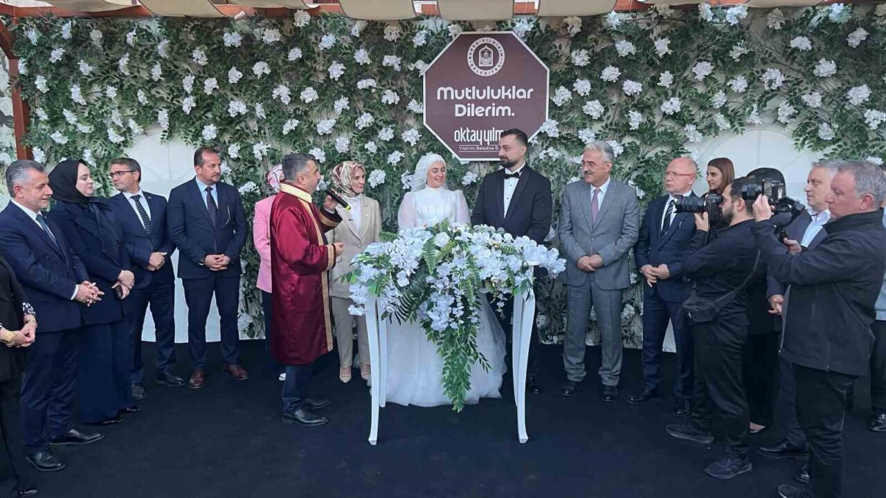 Aile ve Sosyal Hizmetler Bakanı Mahinur Özdemir Göktaş, Bursa'da evlilik