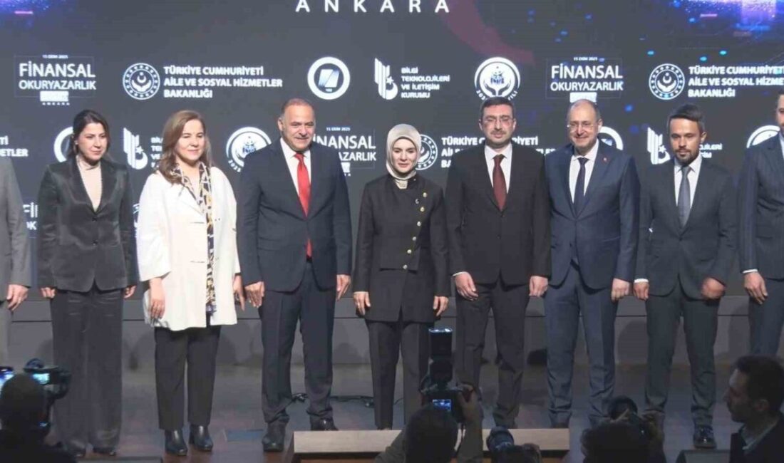 Kadınların Ekonomik Güçlenmesi İçin Finansal Okuryazarlık Eğitim Programına Devam Ediliyor Aile ve Sosyal Hizmetler Bakanı Mahinur Özdemir Göktaş, kadınların finansal