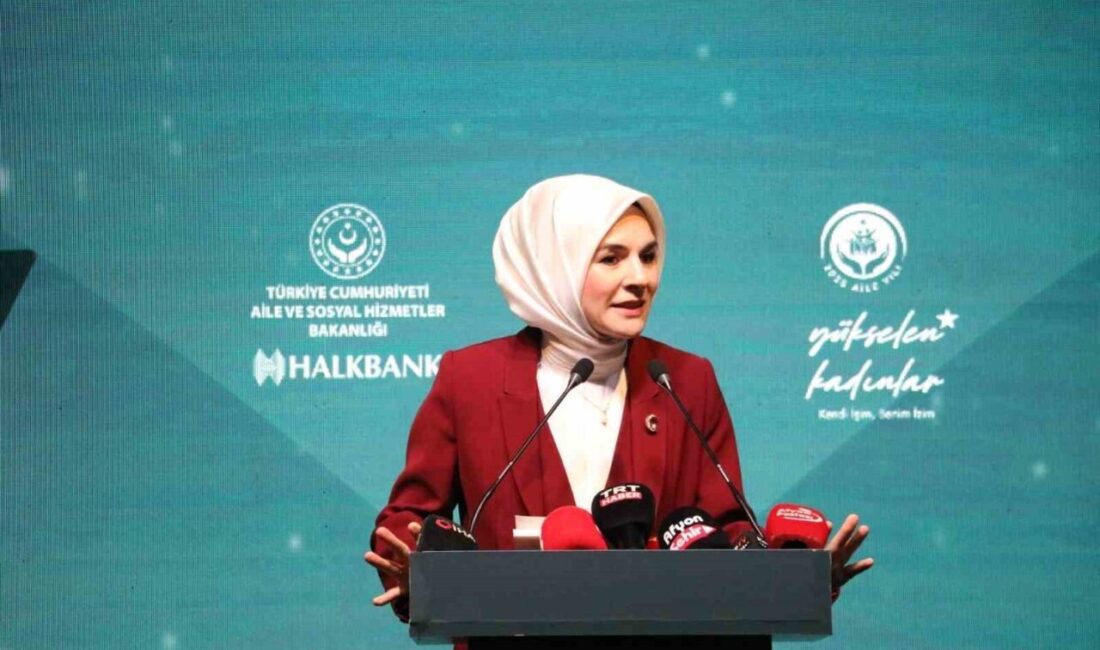 Aile ve Sosyal Hizmetler Bakanı Mahinur Özdemir Göktaş, Afyonkarahisar'daki programda