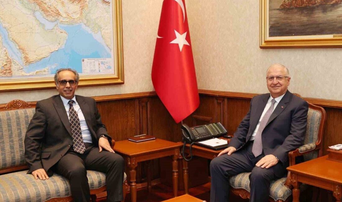 Milli Savunma Bakanı Yaşar Güler, Kuveyt'in Ankara Büyükelçisi Abdulaziz Ahmed
