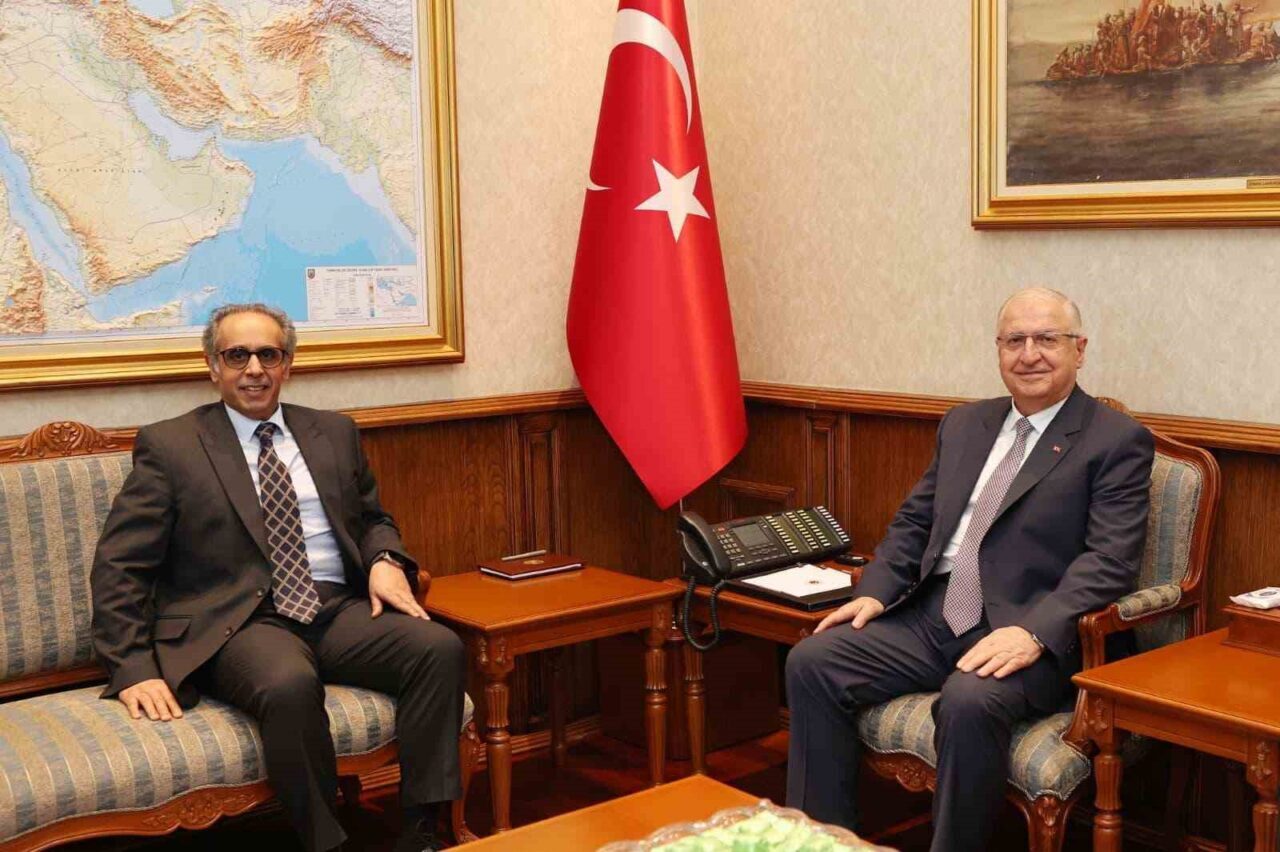 Milli Savunma Bakanı Yaşar Güler, Kuveyt'in Ankara Büyükelçisi Abdulaziz Ahmed