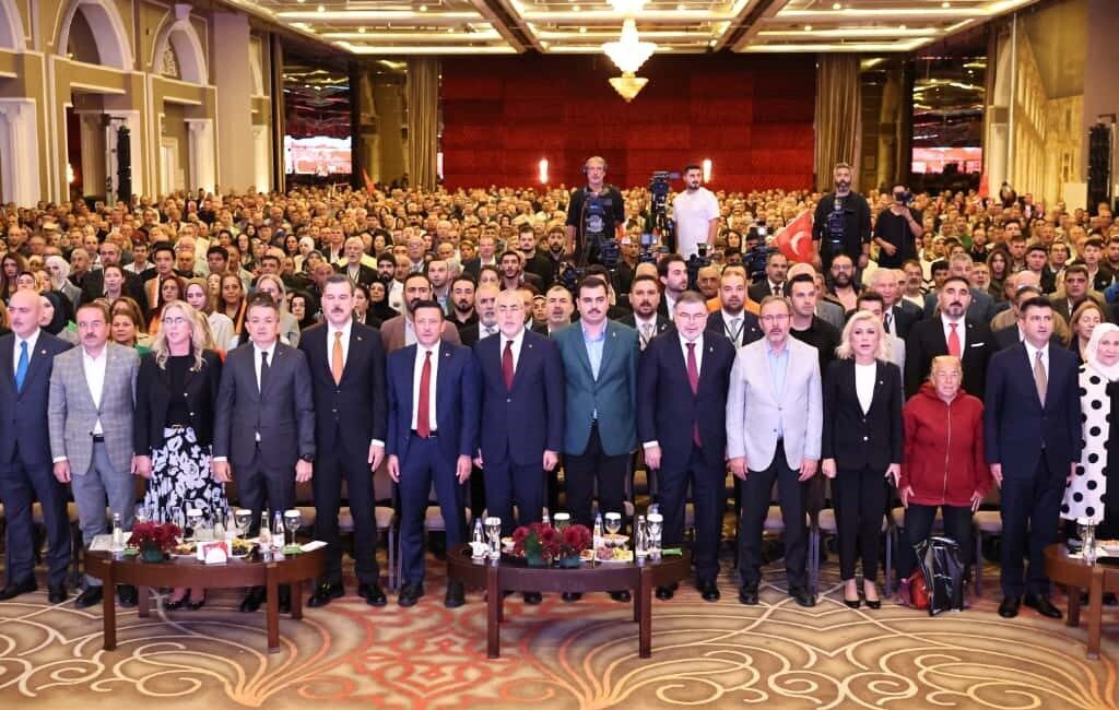 Çalışma ve Sosyal Güvenlik Bakanı Vedat Işıkhan, İzmir'in çevre sorunlarını
