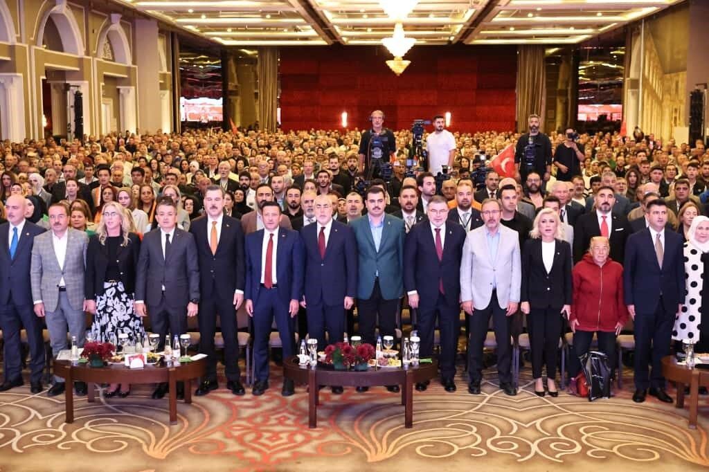 Çalışma ve Sosyal Güvenlik Bakanı Vedat Işıkhan, İzmir'in çevre sorunlarını
