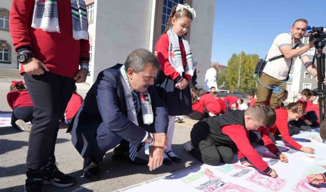 Milli Eğitim Bakanı Yusuf Tekin, Erzurum'da Ömer Duygun İlkokulu'nda düzenlenen