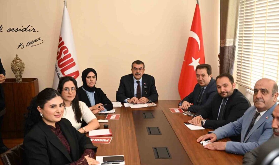 Bakan Tekin: 4+4+4 tartışmalarına bakın, muhalefet mantıklı öneriler sunsun Milli Eğitim Bakanı Yusuf Tekin, CHP'nin zorunlu eğitim süresine yönelik