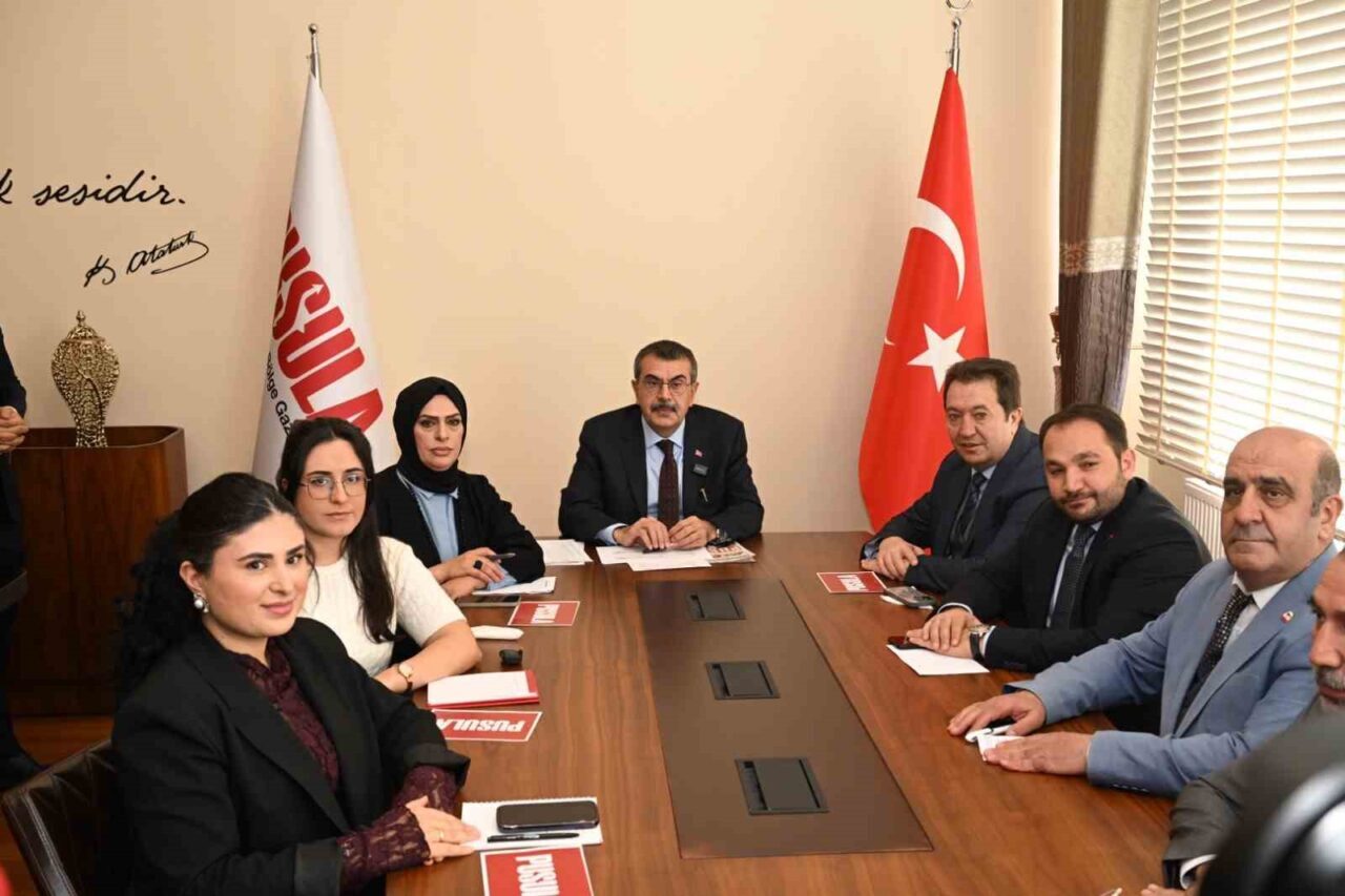 Milli Eğitim Bakanı Yusuf Tekin, CHP'nin zorunlu eğitim süresine yönelik