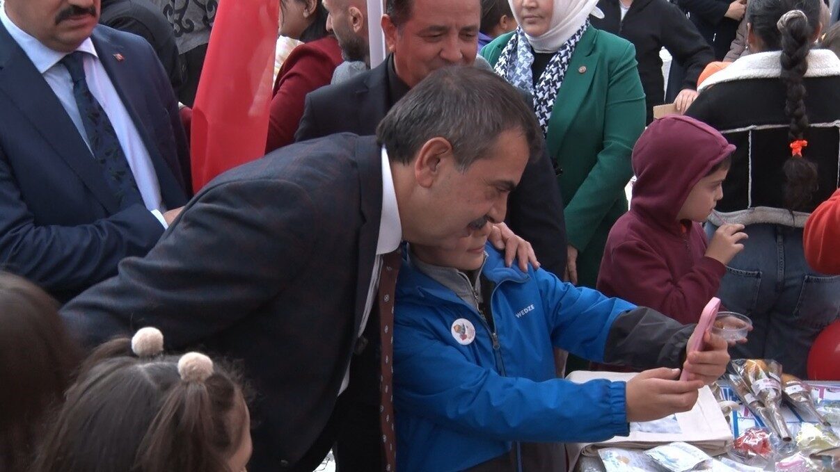 Milli Eğitim Bakanı Yusuf Tekin, Ankara'daki Özdemir Gürocak İlkokulu'nda düzenlenen