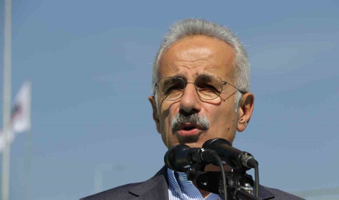 Antalya’da Kepezüstü ve Sanayi Farklı Seviyeli Kavşakları’nın Açılışı Gerçekleştirildi Antalya'da Kepezüstü ve Sanayi Farklı Seviyeli Kavşakları açıldı. Ulaştırma Bakanı