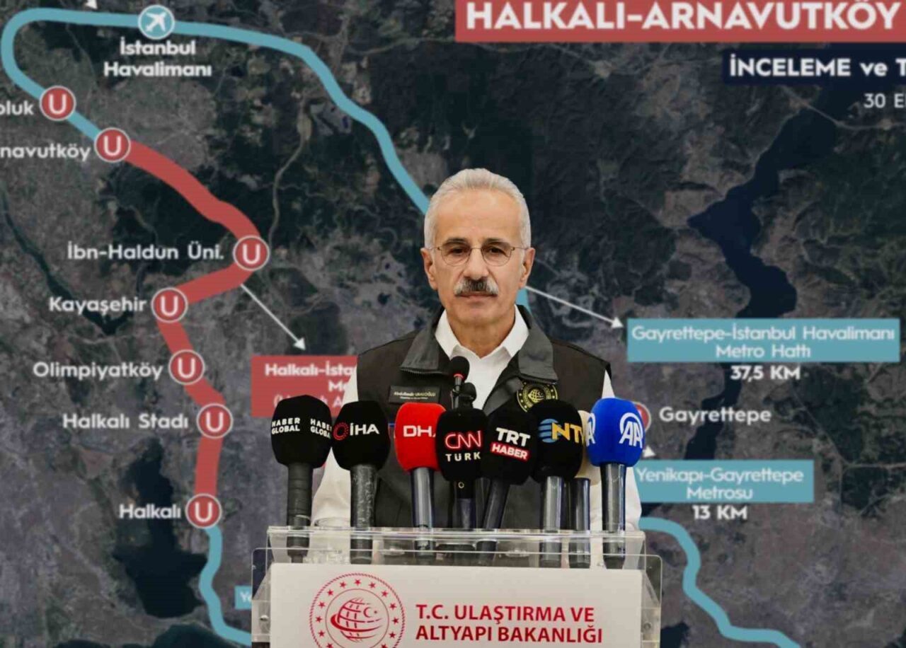 Ulaştırma ve Altyapı Bakanı Abdulkadir Uraloğlu, Halkalı-İstanbul Havalimanı Metro Hattı'nın