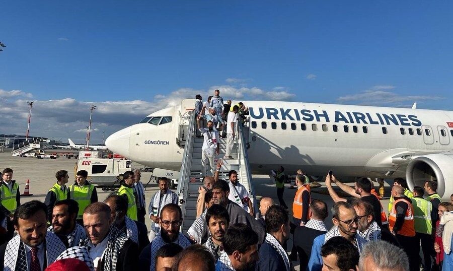 İçişleri Bakanı Ali Yerlikaya, Türkiye'nin tahsis ettiği uçakla 36 Türk
