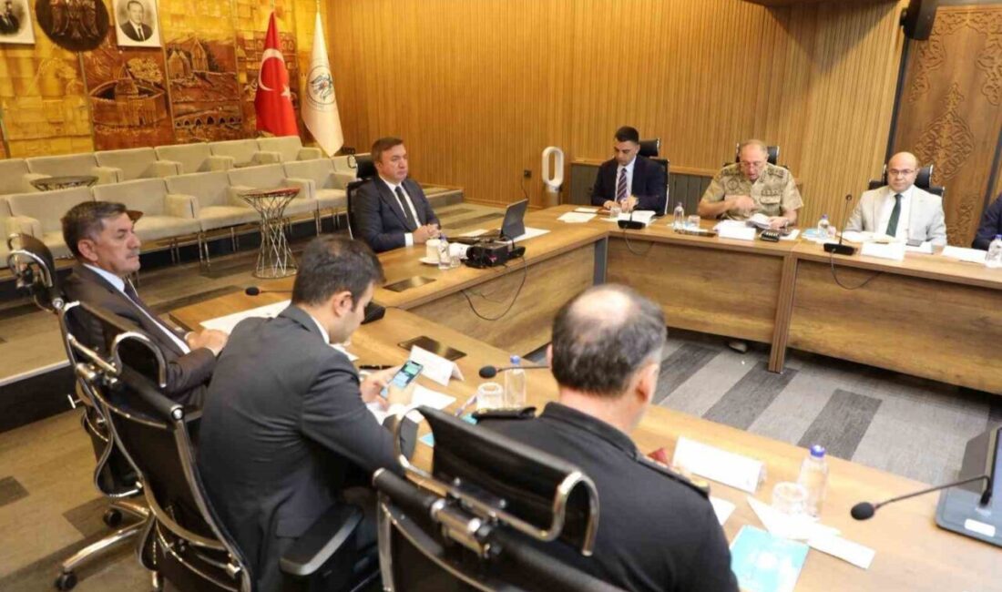 Karayolu Trafik Güvenliği Stratejisi Üzerine Üst Düzey Toplantı Gerçekleştirildi İçişleri Bakanı Ali Yerlikaya ve Ulaştırma Bakanı Abdulkadir Uraloğlu, 81