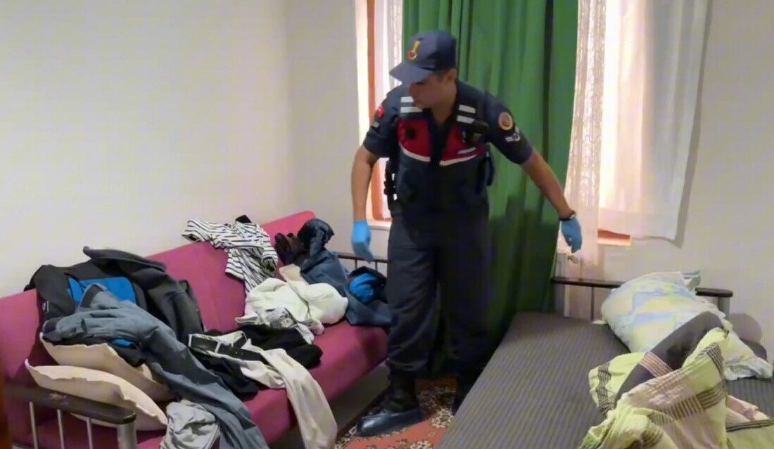 Balıkesir’de 18 Yıl Sonra Aydınlatılan Cinayetle İlgili 7 Şüpheli Gözaltına Alındı Balıkesir JASAT timleri, 18 yıl önce Misakça Mahallesi'nde bulunan erkek