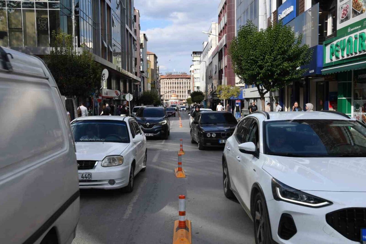 Balıkesir Büyükşehir Belediyesi, Anafartalar ve Zağnos Paşa Caddesi'nde trafik akışını