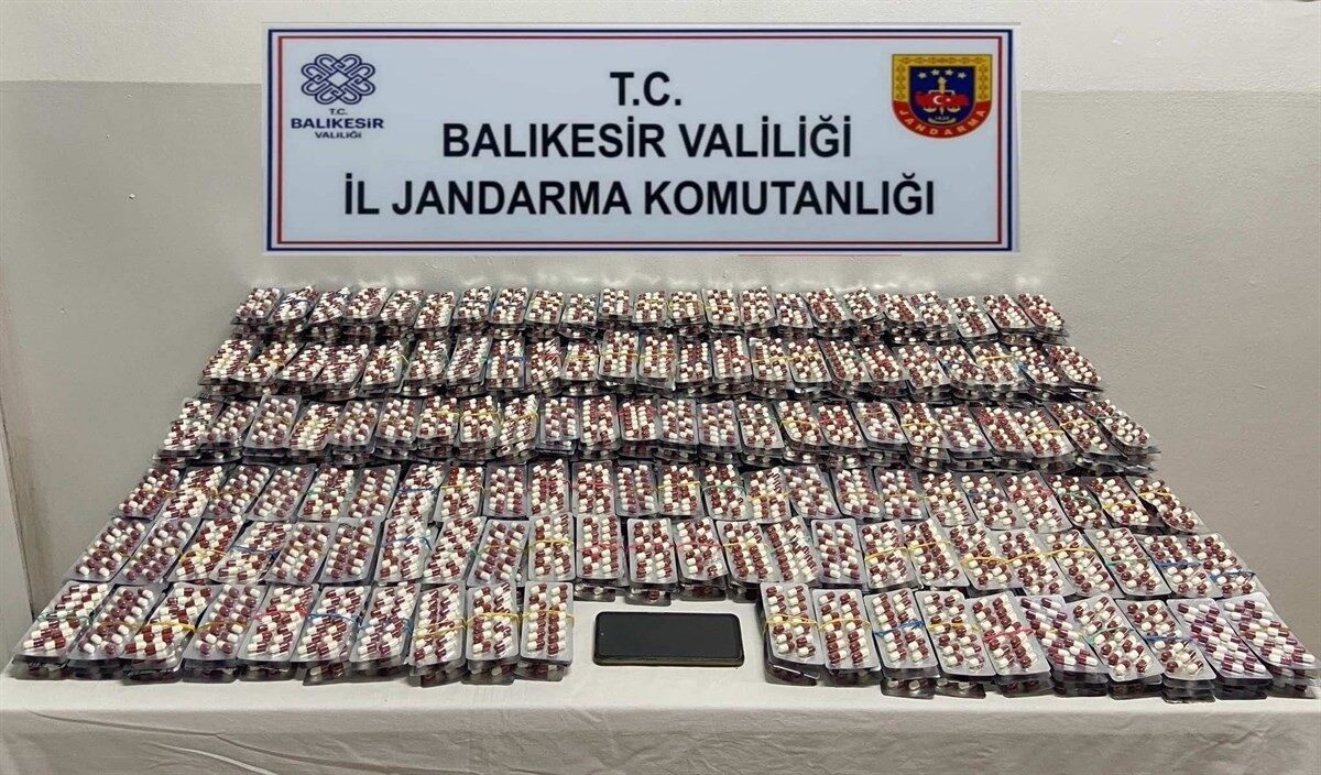 Balıkesir'de gerçekleştirilen uyuşturucu operasyonlarında 22 şüpheli gözaltına alındı. Jandarma, çeşitli