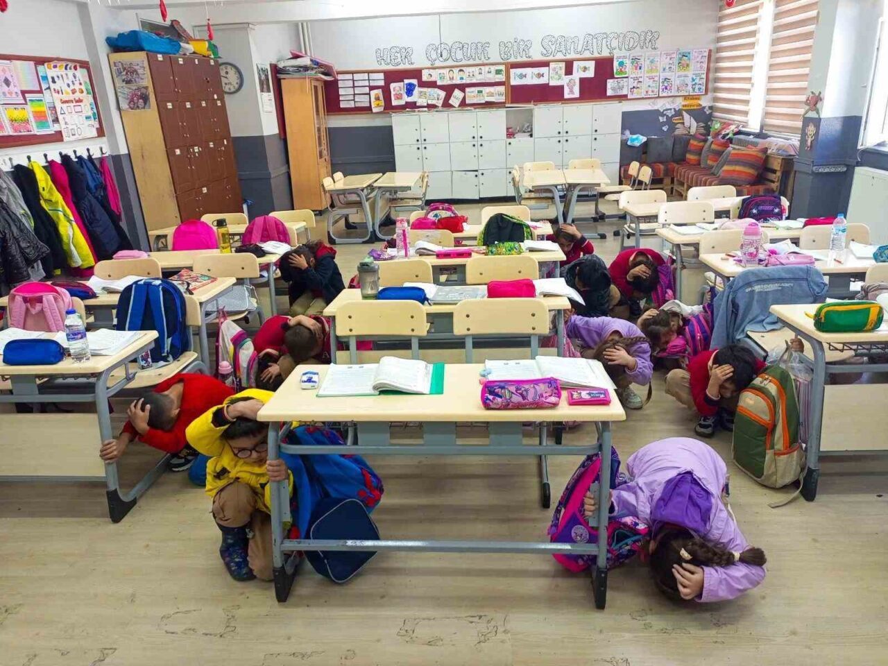 Balıkesir'de "Yeşil Vatan-Benim Okulum Geleceğe Çare" projesi kapsamında, 20 ilçedeki