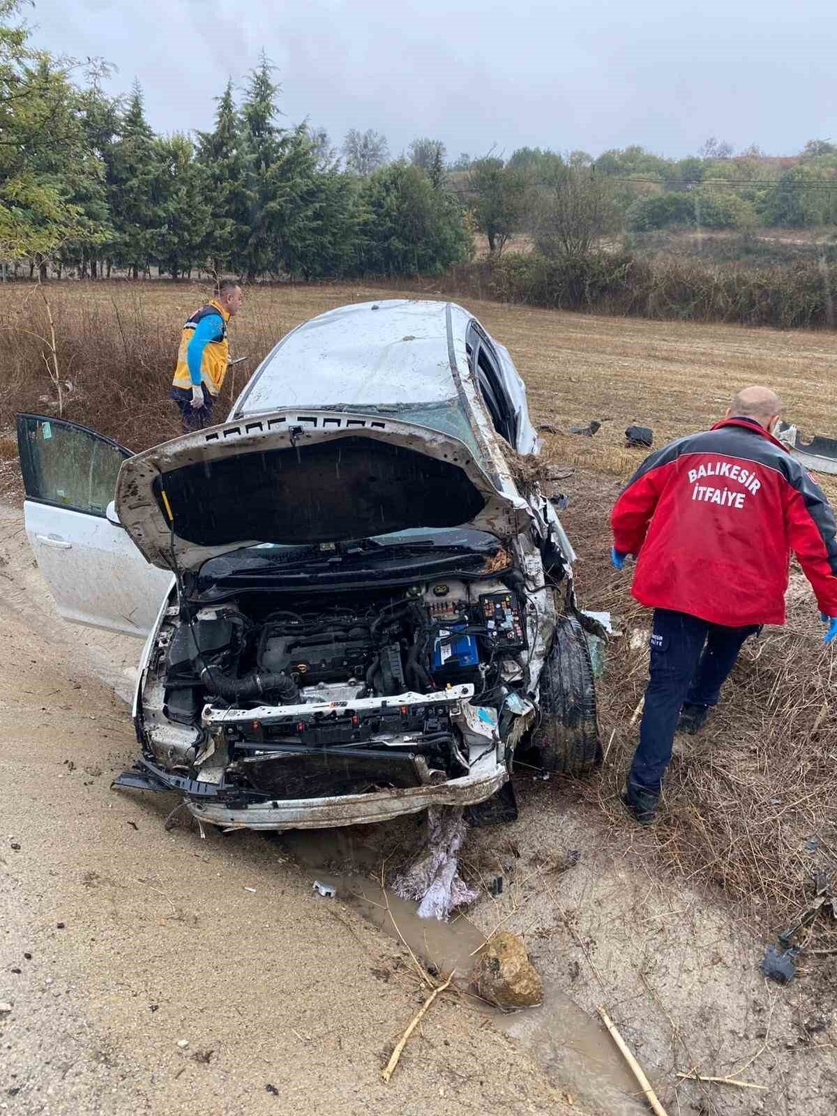 Bigadiç ilçesinde gerçekleşen trafik kazasında, N.K. yönetimindeki otomobil yoldan çıkarak