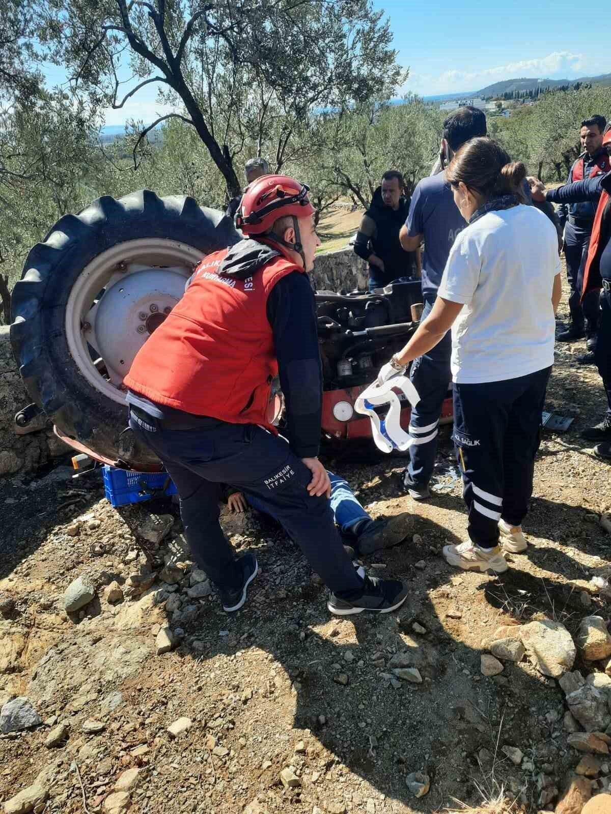 Balıkesir'in Edremit ilçesinde A.A. yönetimindeki traktör, Zeytinli Mahallesi Eski Ortaoba