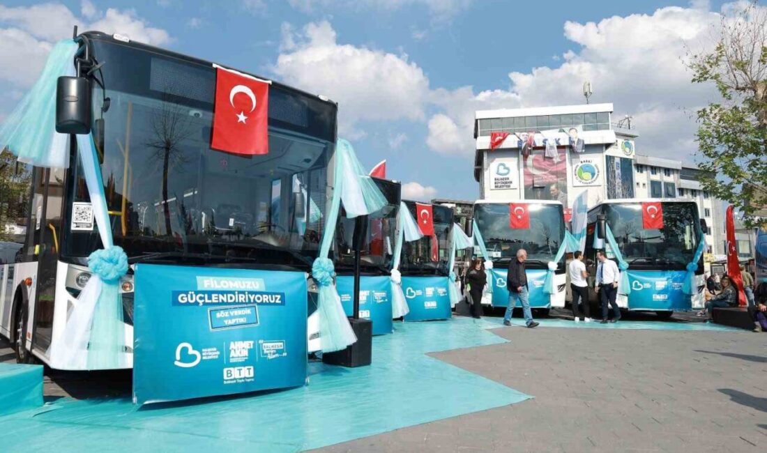 Balıkesir’de 11 Yeni Toplu Taşıma Aracıyla Ulaşım Hizmetleri Güçlendirildi Balıkesir Büyükşehir Belediye Başkanı Ahmet Akın, ulaşımı güçlendirmek için filoya