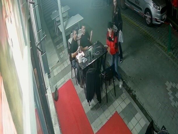 Balıkesir'in Sındırgı ilçesinde 22.48'de gerçekleşen 6.1 büyüklüğündeki deprem, Manisa'da da